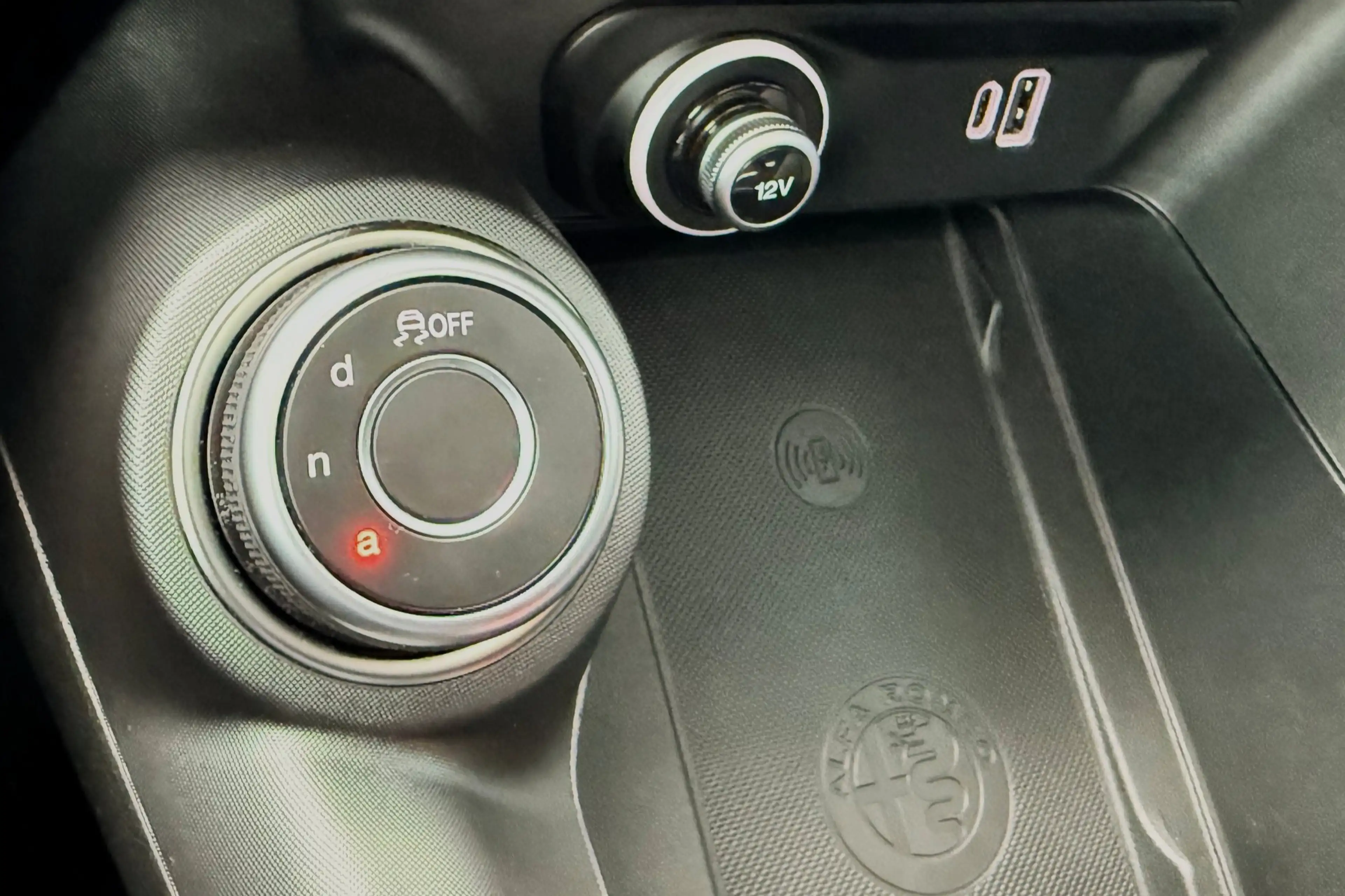 Alfa Romeo Tonale 1.3T PHEV 280PK Edizione Speciale PANO 20" — photo 14