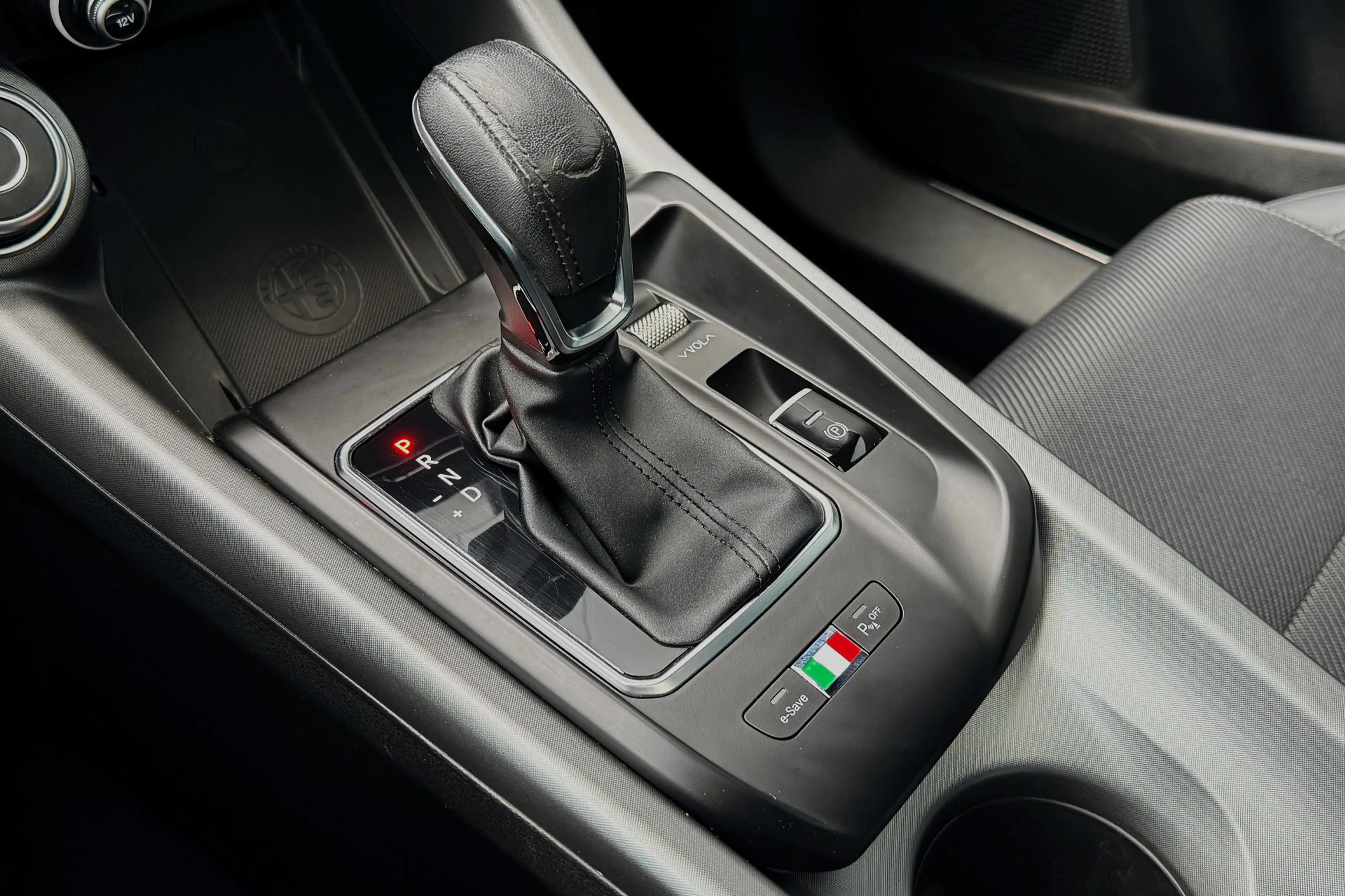Alfa Romeo Tonale 1.3T PHEV 280PK Edizione Speciale PANO 20" — photo 12