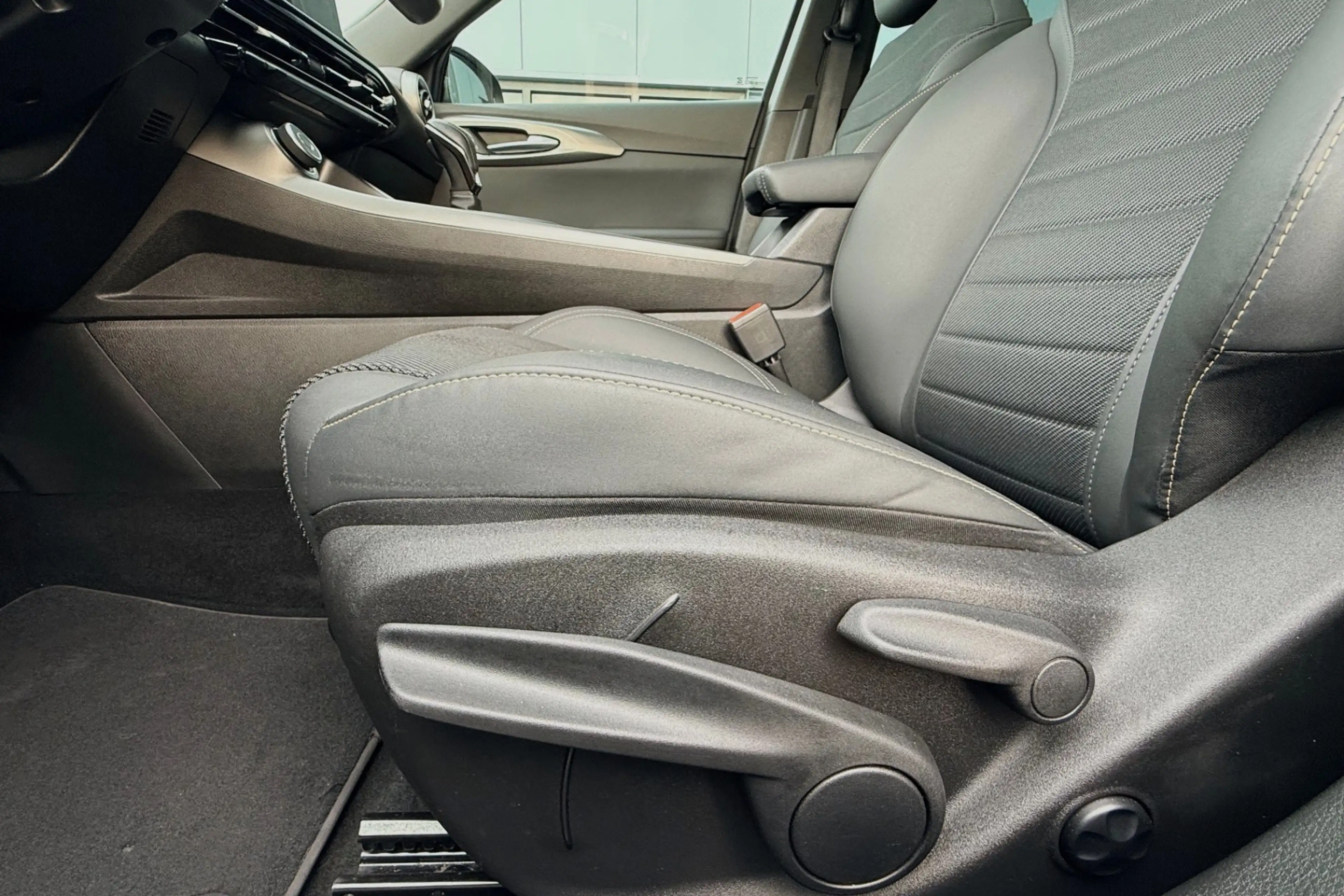 Alfa Romeo Tonale 1.3T PHEV 280PK Edizione Speciale PANO 20" — photo 5