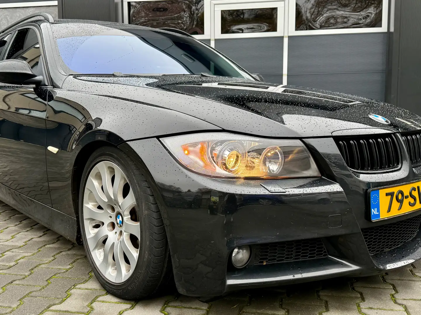 BMW 318 NL Auto | Apple CarPlay | Sport | Leder | Smoke Black - 2