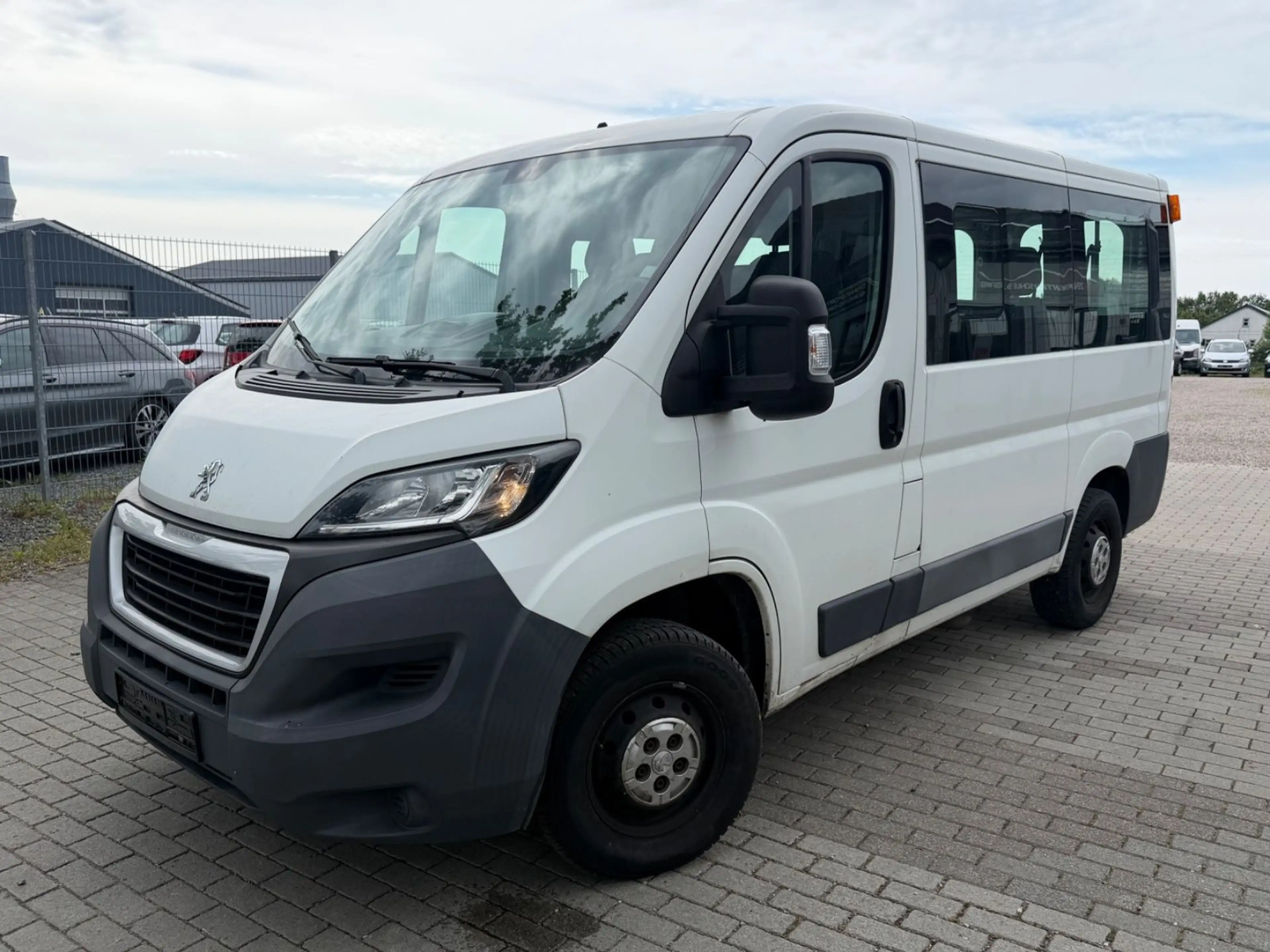 Peugeot Boxer 330 L1H1 Active Blue-HDi 110 Kamera 9-Sitz