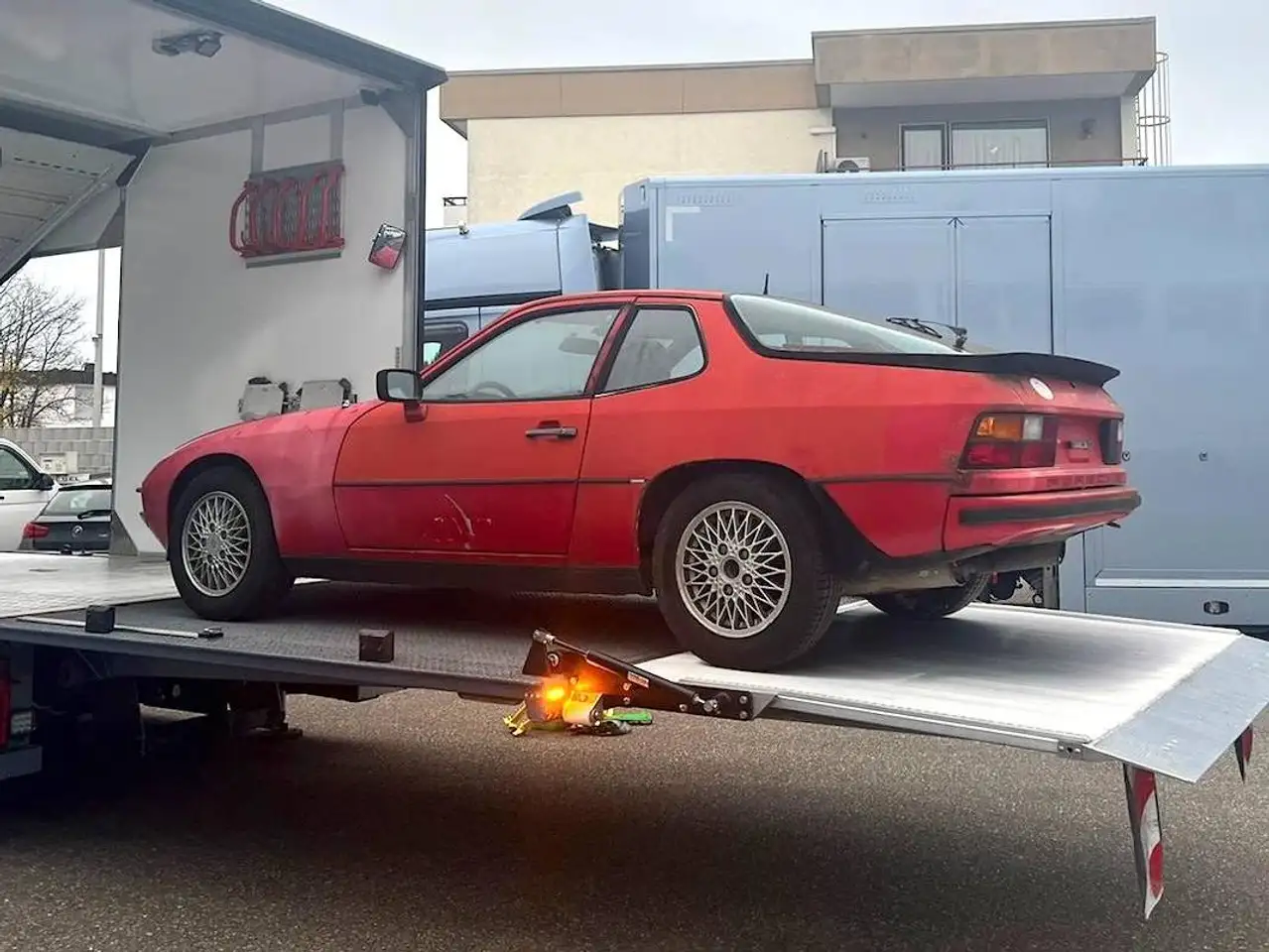 Porsche 944