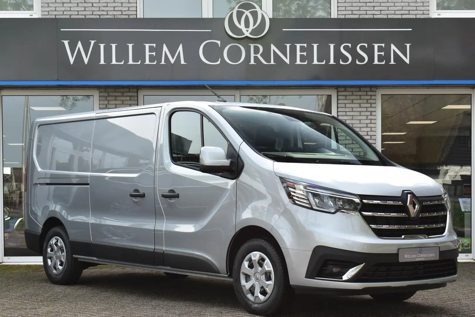 Renault Trafic 2.0 dCi AUT 150PK FYSIEK OP VOORRAAD L2H1 Grijs - 1