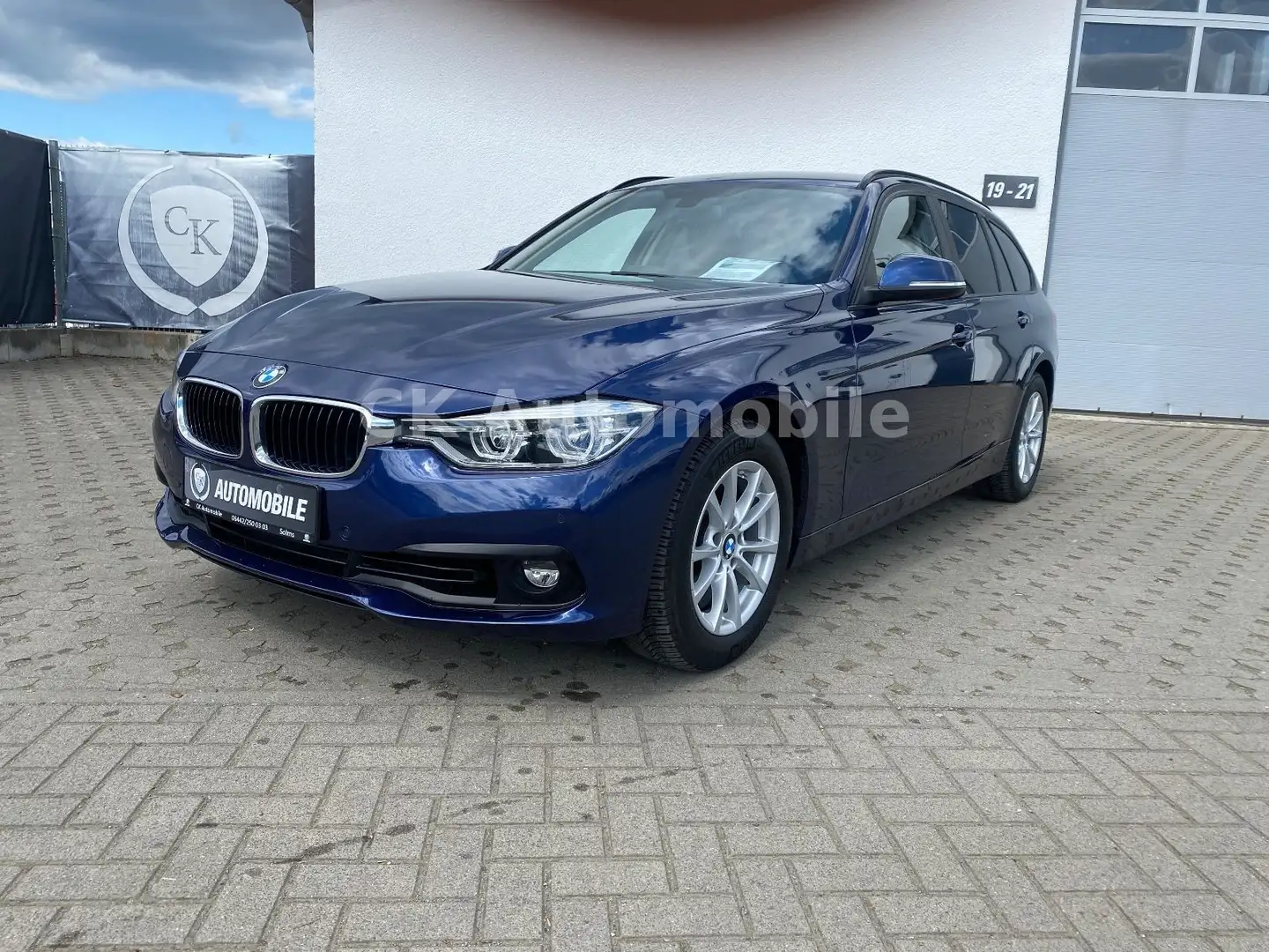 BMW 318 i Touring Automatik/Navi/Klimaa./LED/PDC Blu/Azzurro - 1