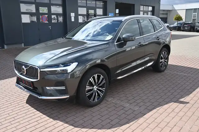 Volvo XC60 view 2