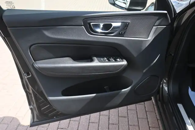 Volvo XC60 view 14
