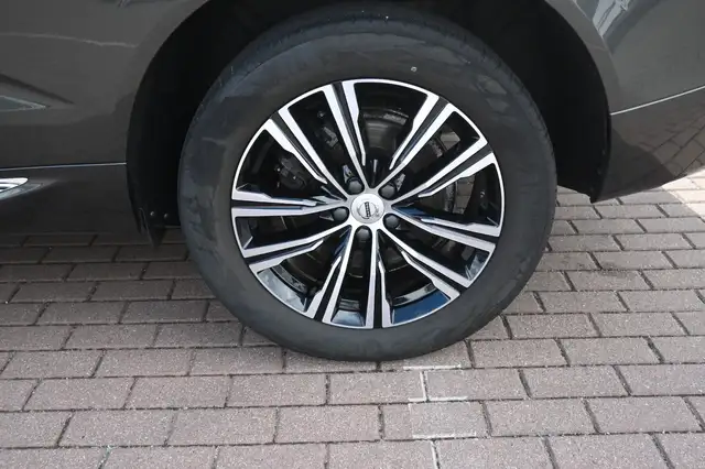 Volvo XC60 view 11