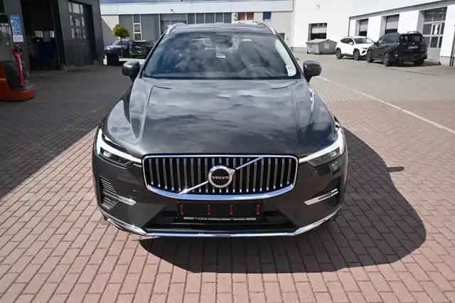 Volvo XC60 view 3