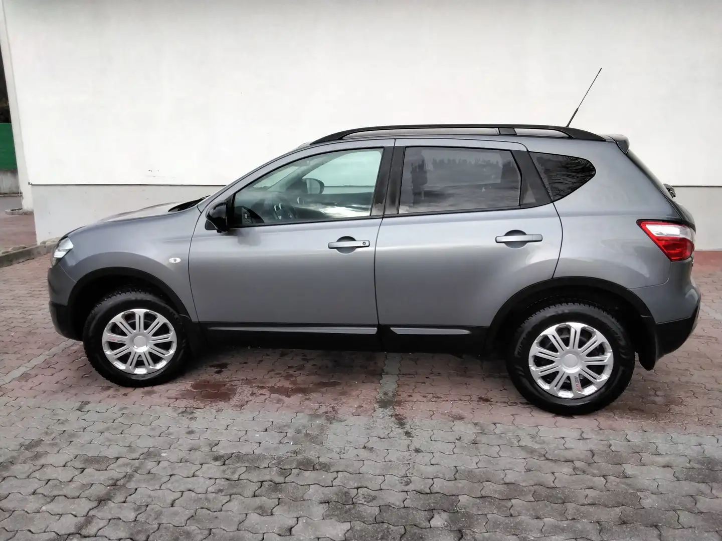 Nissan Qashqai 1,6+16V+360+2WD Grau - 1