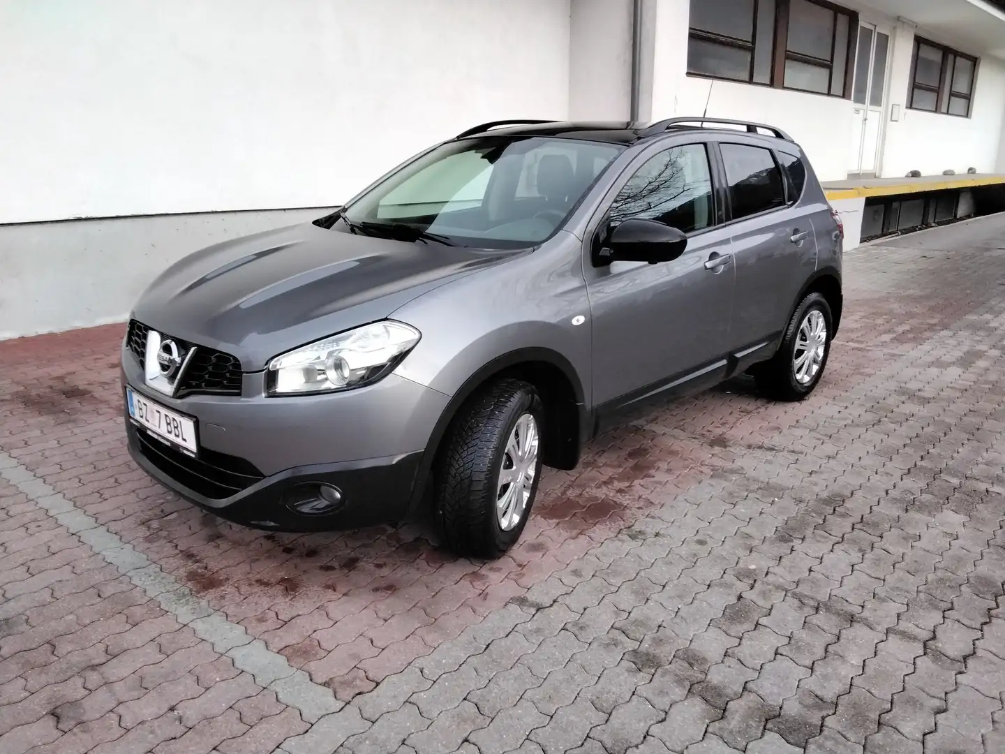 Nissan Qashqai 1,6+16V+360+2WD Grau - 2