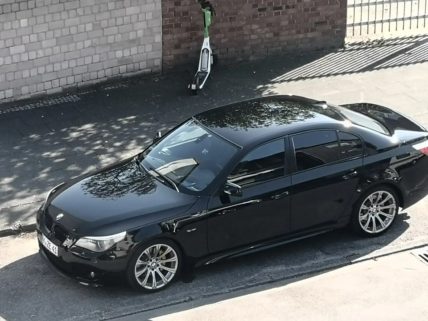 BMW 530 530i Schwarz - 1