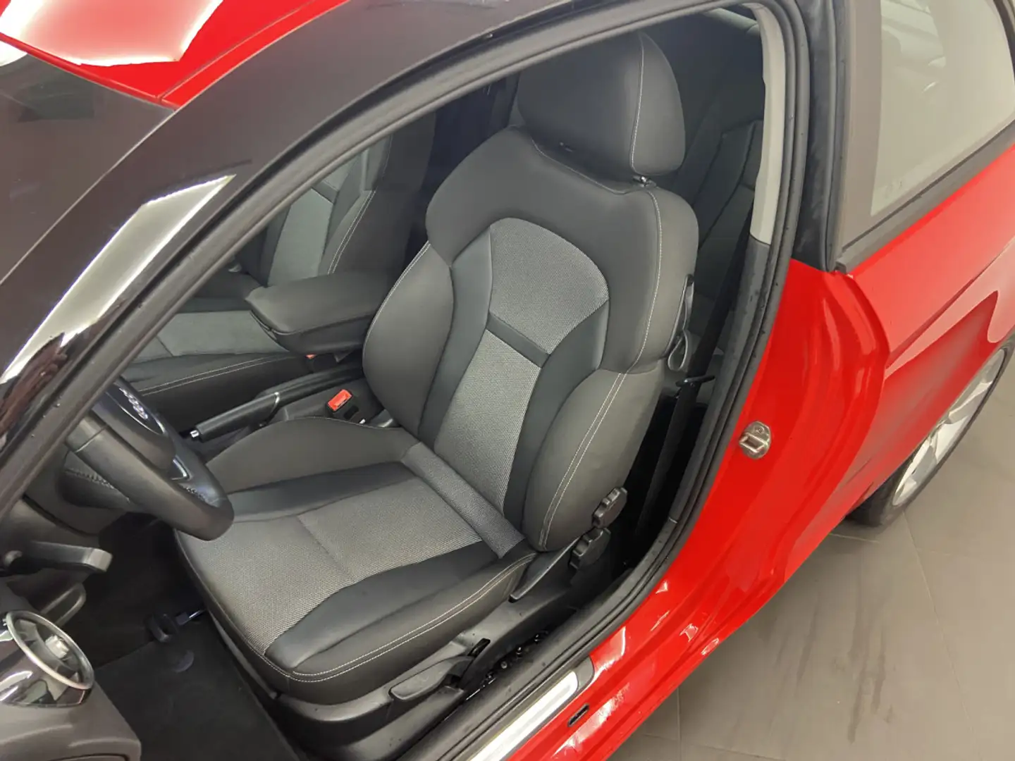 Audi A1 Sport 1.4 TFSI 125 CV 6 vitesses Rouge - 2