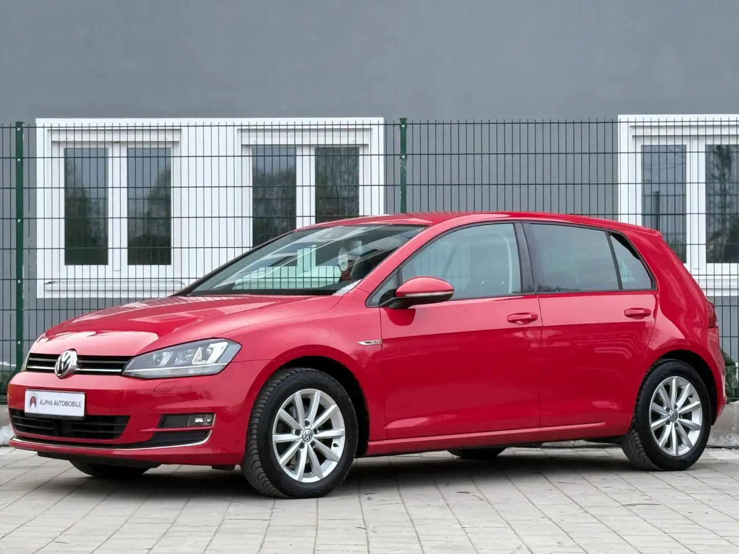 Volkswagen Golf VII Lim. Lounge BMT/KLIMA/PDC/Kamera Rood - 1