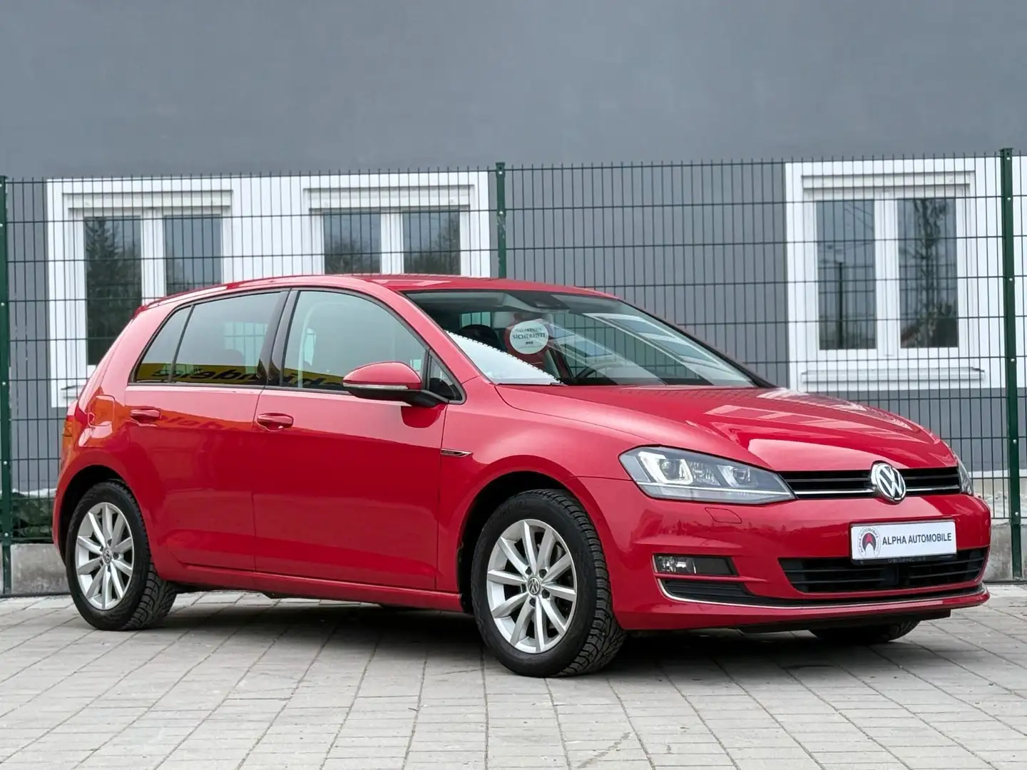 Volkswagen Golf VII Lim. Lounge BMT/KLIMA/PDC/Kamera Rood - 2