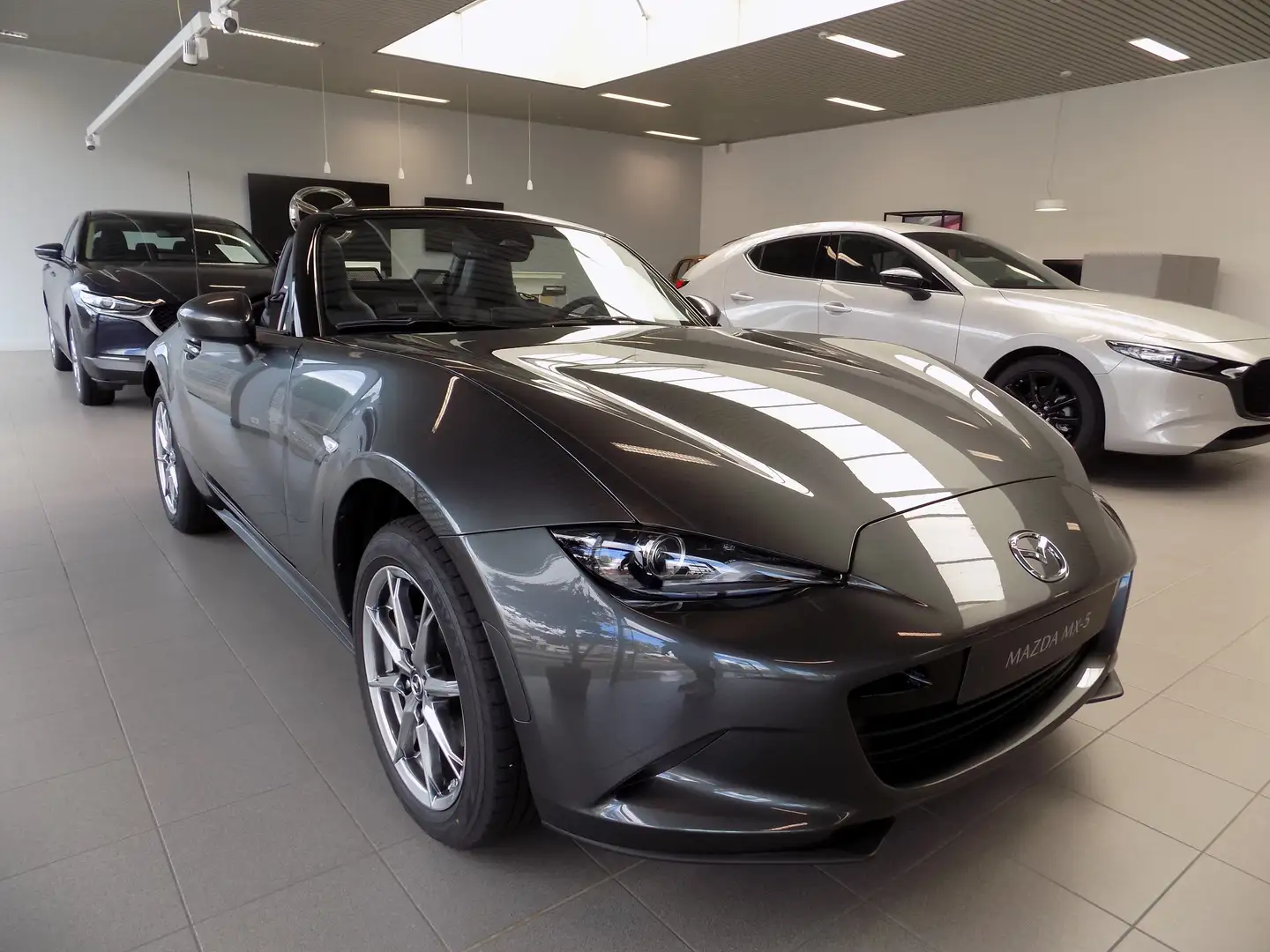 Mazda MX-5 MX-5 Softtop SKYACTIV-G 1.5 Exclusive-Line Gris - 1