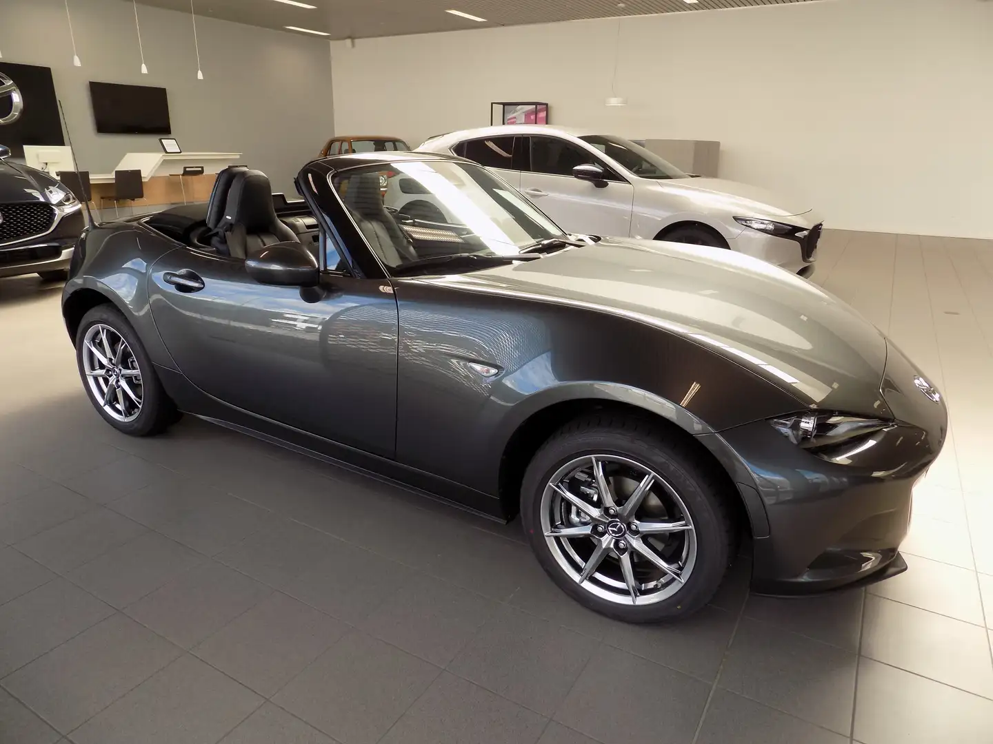 Mazda MX-5 MX-5 Softtop SKYACTIV-G 1.5 Exclusive-Line Gris - 2