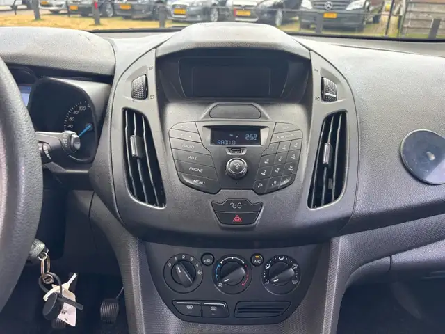 Ford Transit Connect view 12