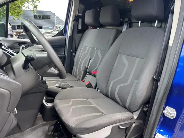 Ford Transit Connect view 11