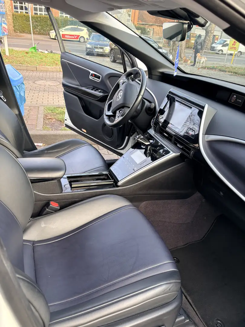 Toyota Mirai - 2