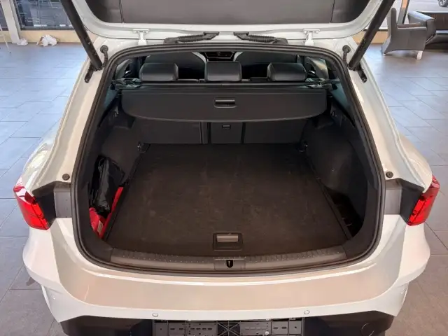 Cupra Leon view 10