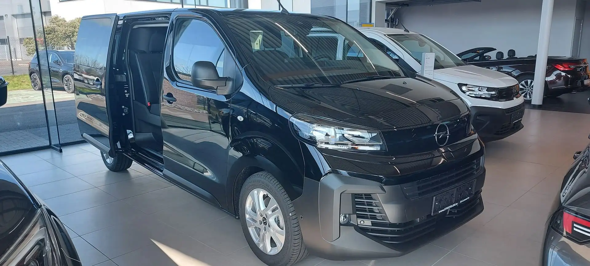 Opel Vivaro 2.0TD 145PK AT8 Dubbel Cabine Camera, Adaptieve c Noir - 1