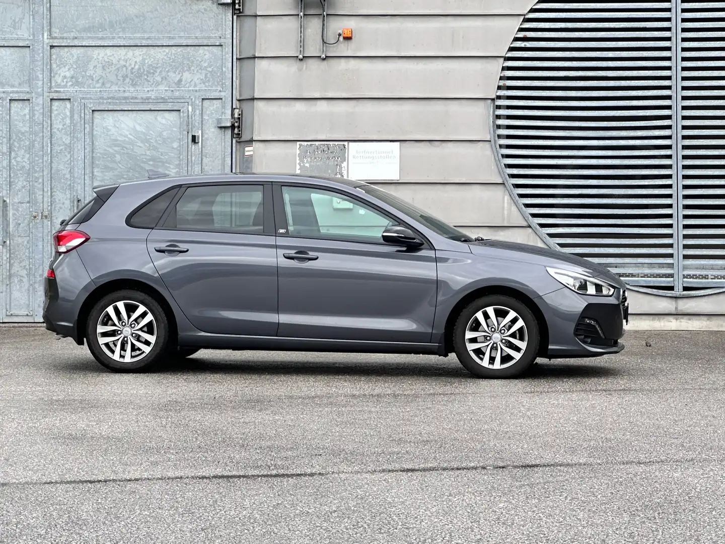 Hyundai i30 Pure / Navi / Alu / Klimaauto. / Sitzhzg. Gris - 1