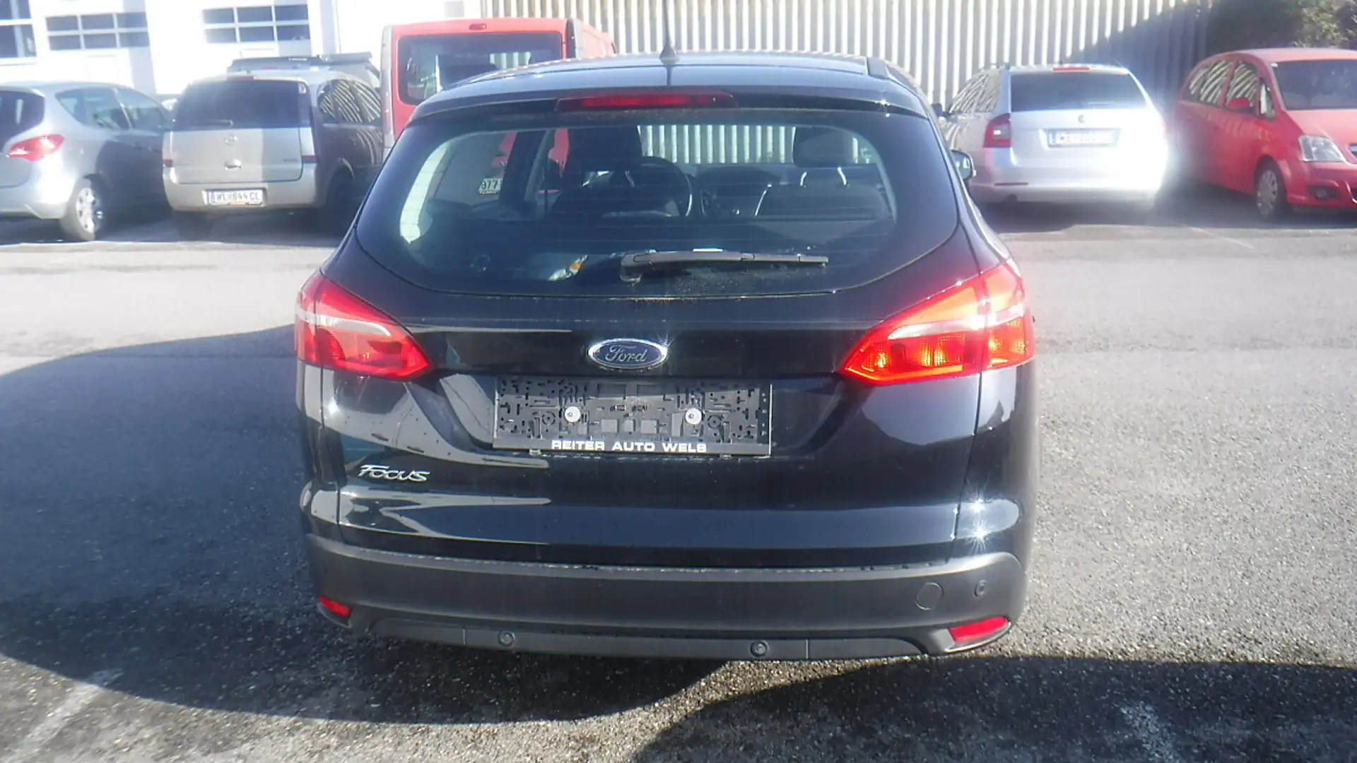 Ford Focus Traveller 1,5 TDCi Trend Schwarz - 2