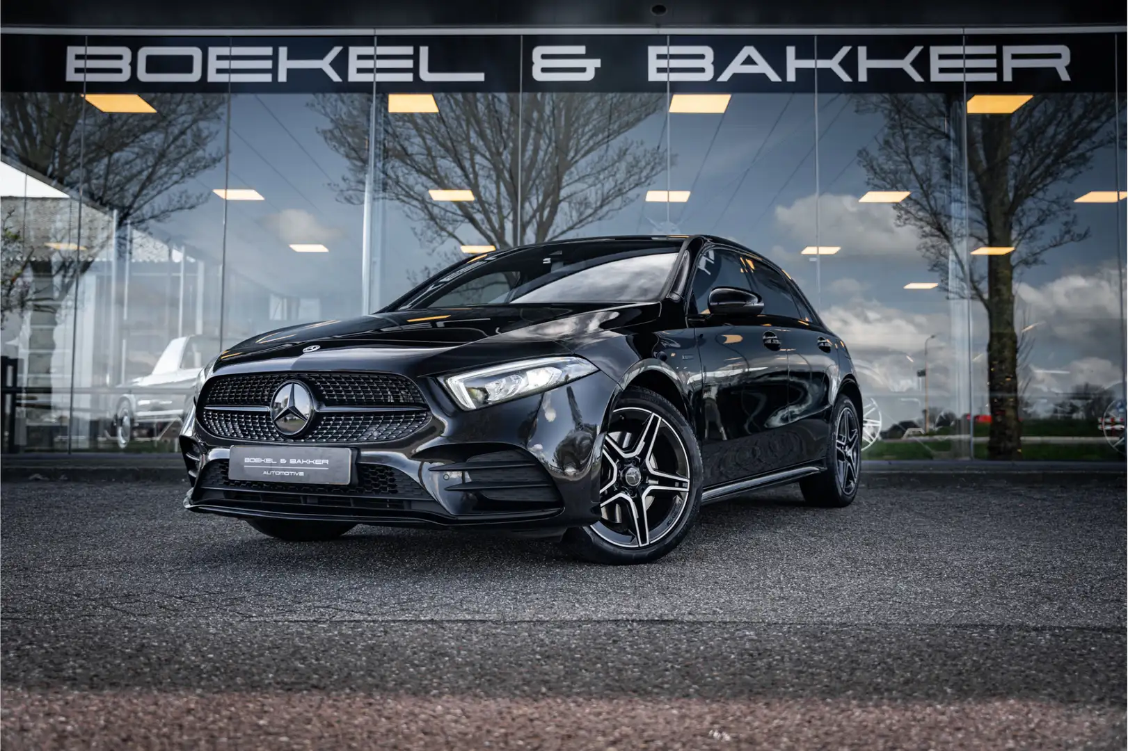 Mercedes-Benz A 250 e Business Solution AMG Limited Negro - 1