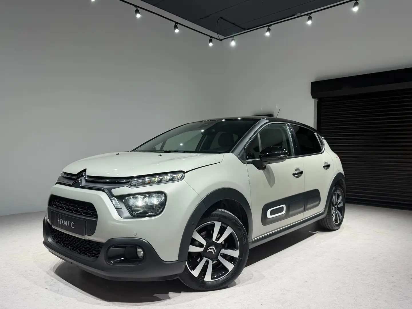 Citroen C3 1.2 PureTech EDITION Shine S-S//CAMERA//GPS/LED Grau - 2