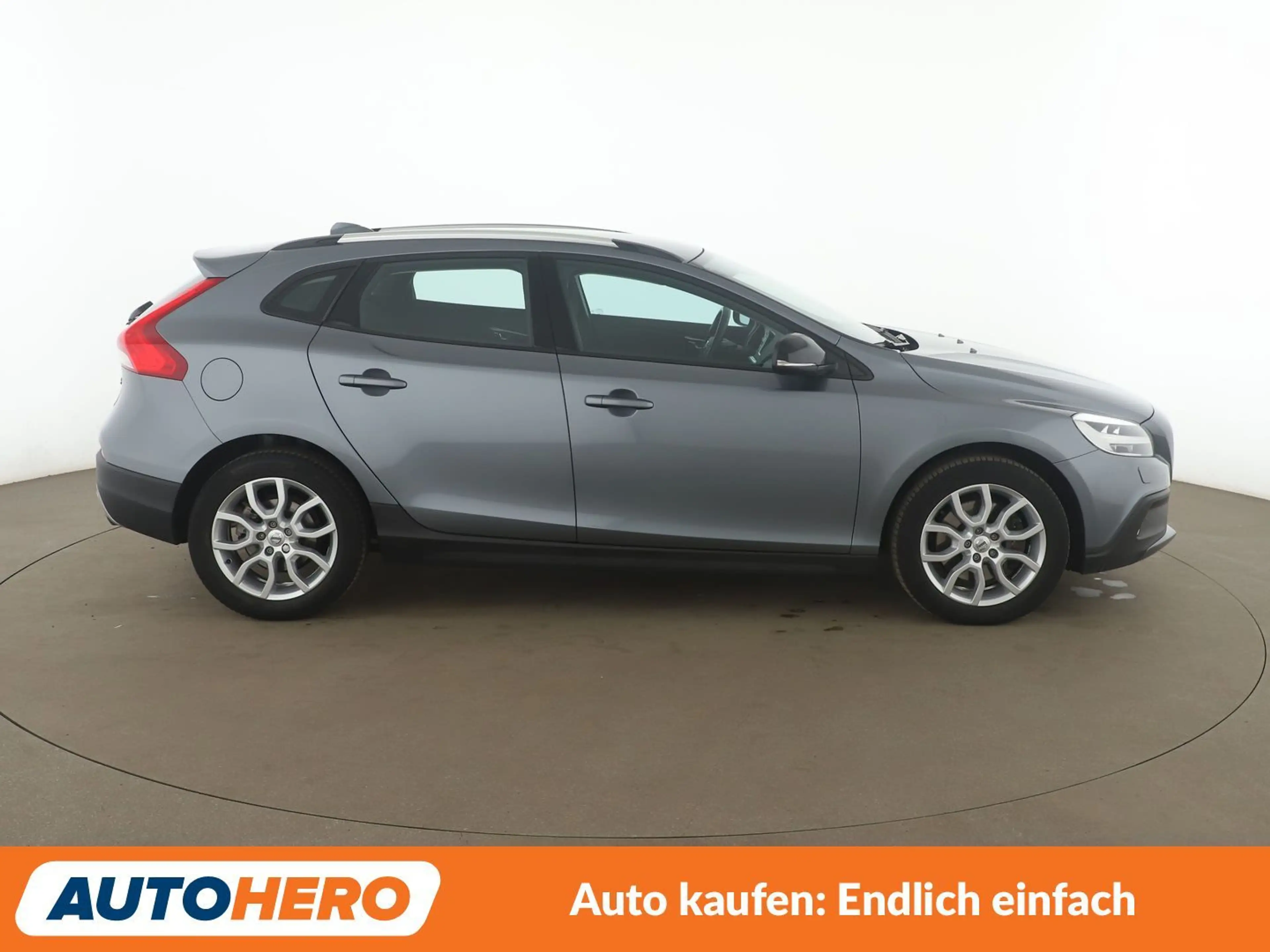 Volvo V40 Cross Country 2.0 T3 Momentum*NAVI*TEMPO*CAM*PDC*SHZ*AHK* — photo 7