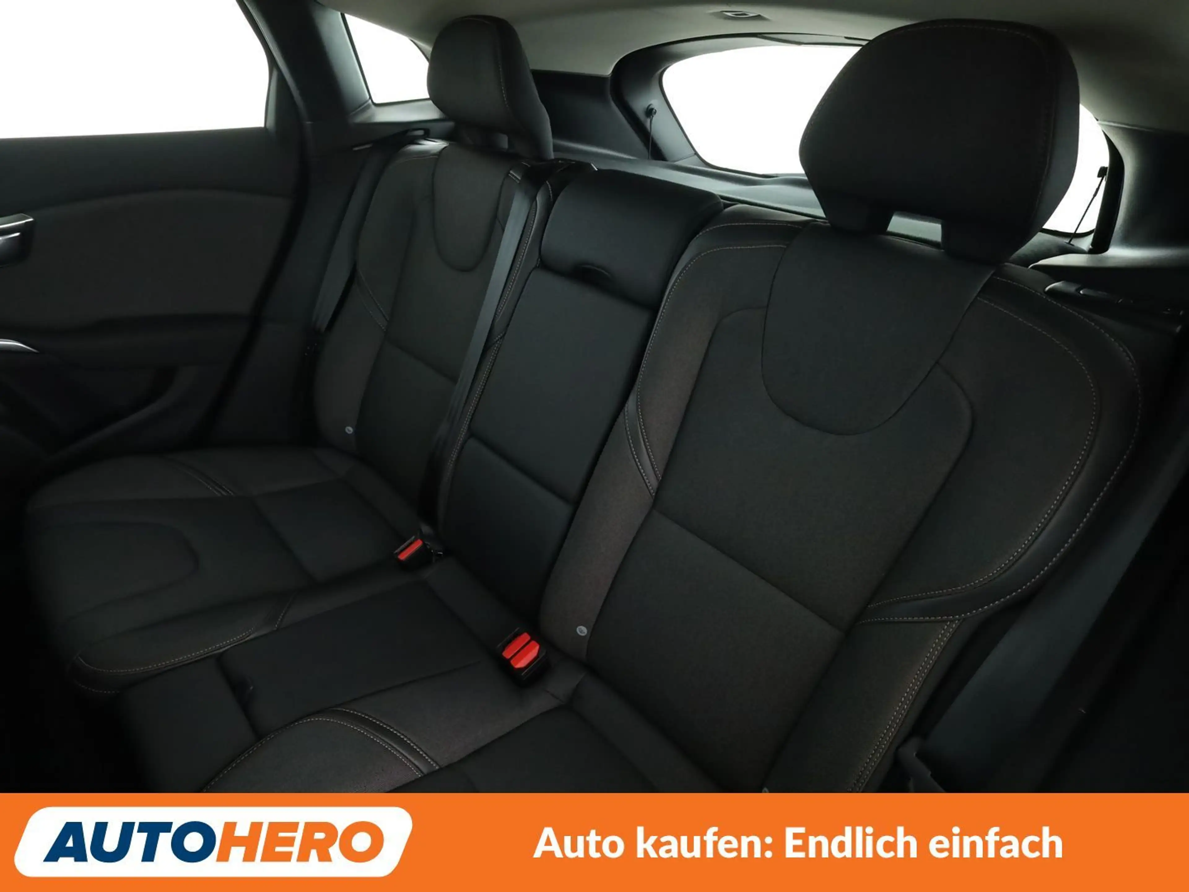 Volvo V40 Cross Country 2.0 T3 Momentum*NAVI*TEMPO*CAM*PDC*SHZ*AHK* — photo 14