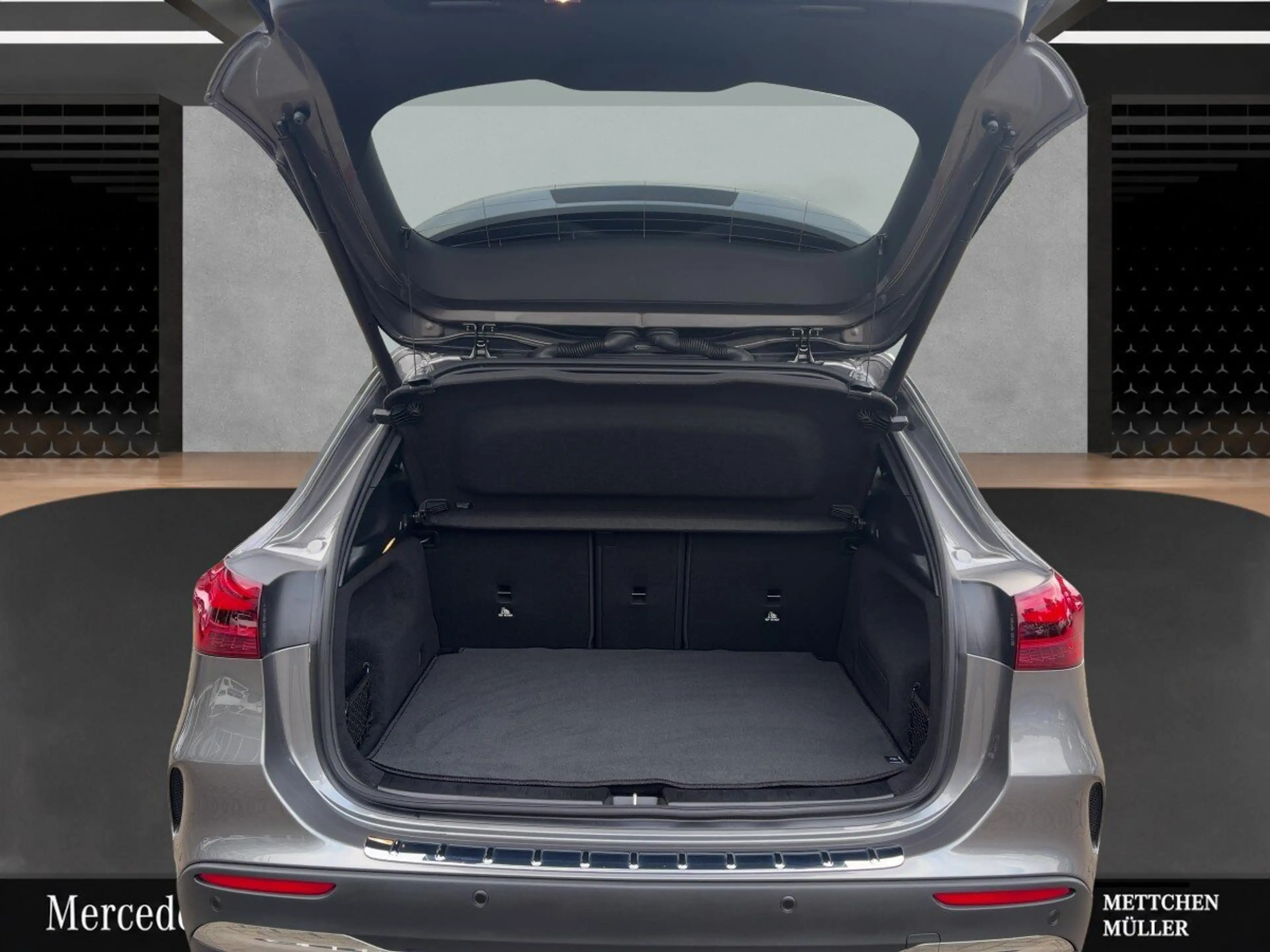 Mercedes-Benz GLA 180 GLA 180 AMG+PANORAMADACH+KEYGO+360+LED+TOTWINKEL — photo 5