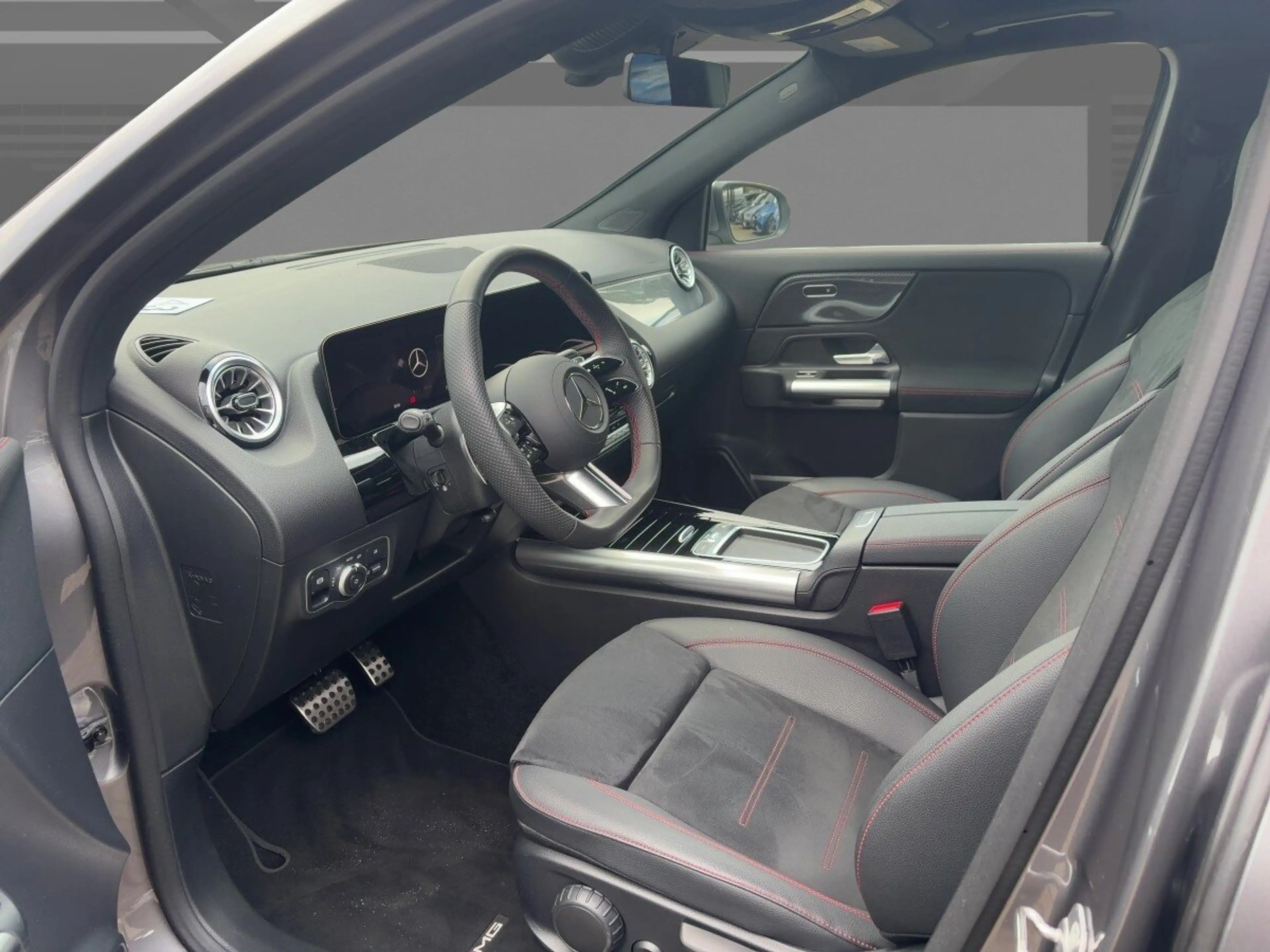 Mercedes-Benz GLA 180 GLA 180 AMG+PANORAMADACH+KEYGO+360+LED+TOTWINKEL — photo 6