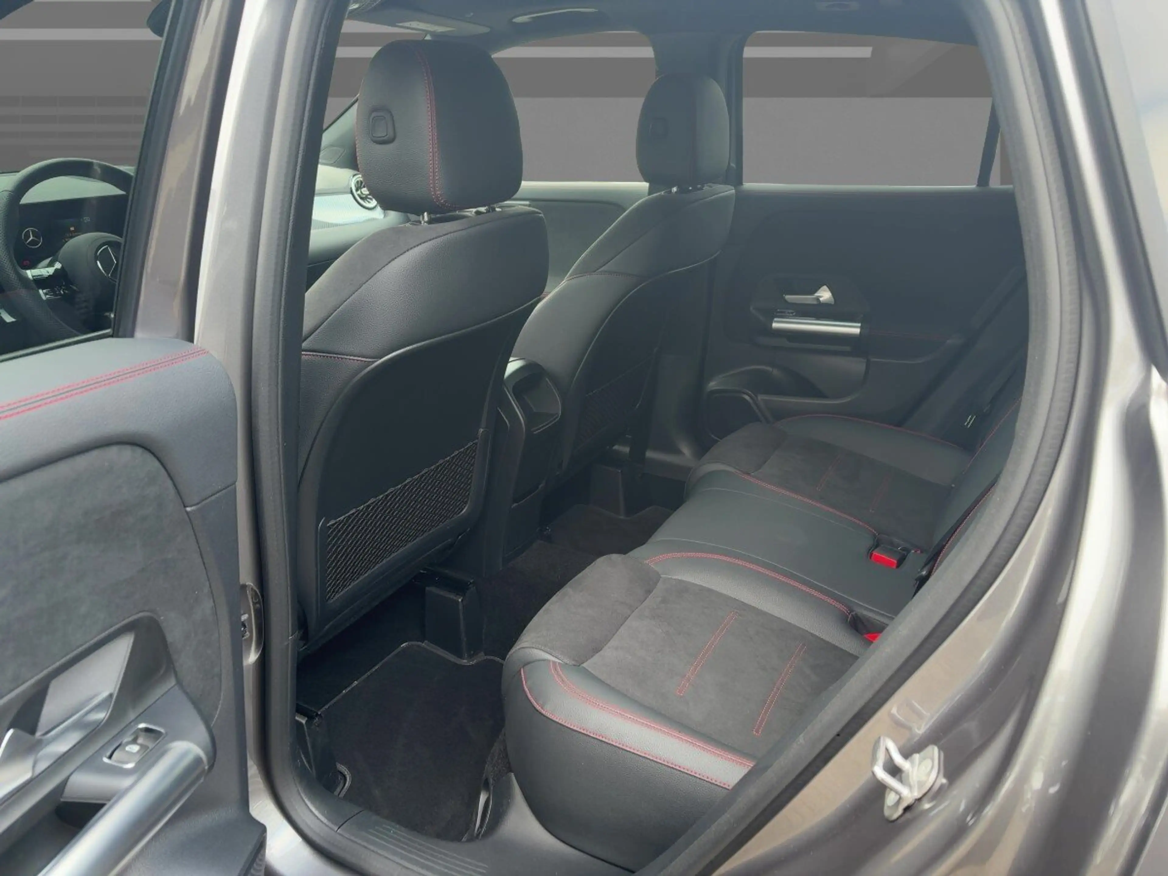 Mercedes-Benz GLA 180 GLA 180 AMG+PANORAMADACH+KEYGO+360+LED+TOTWINKEL — photo 7