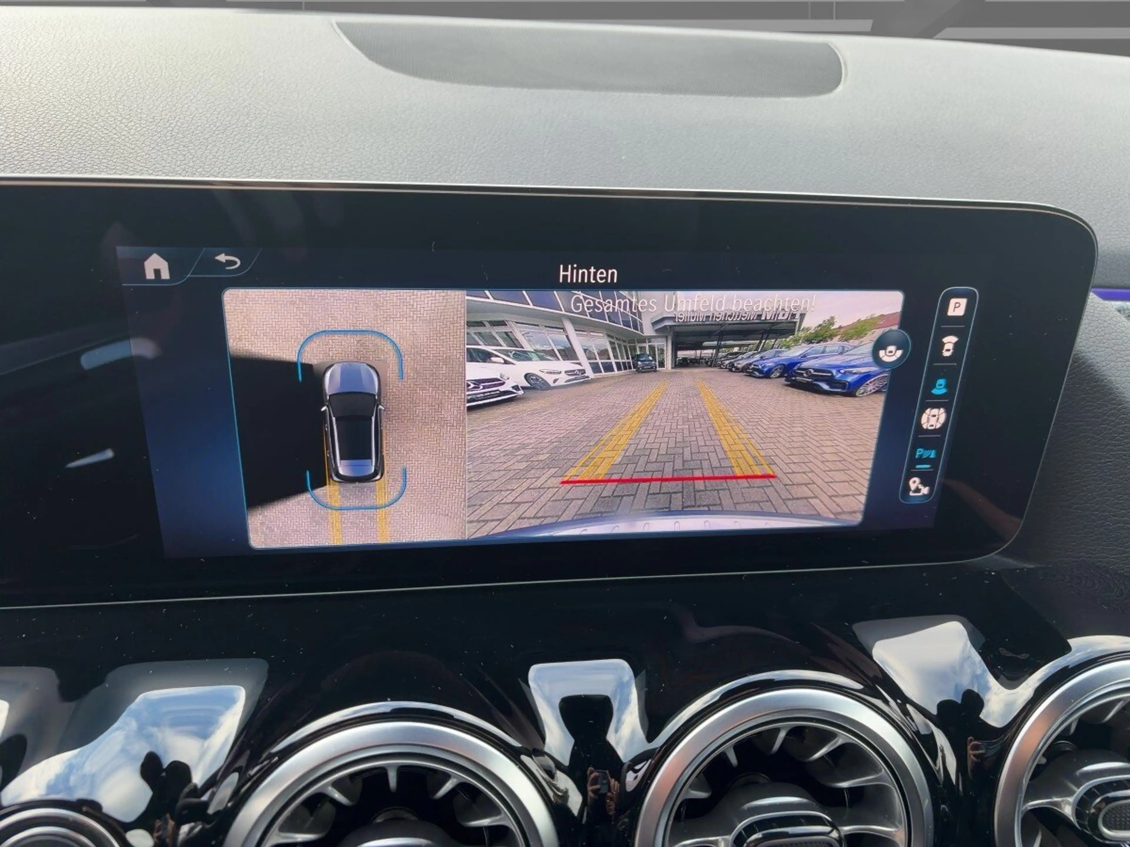 Mercedes-Benz GLA 180 GLA 180 AMG+PANORAMADACH+KEYGO+360+LED+TOTWINKEL — photo 13