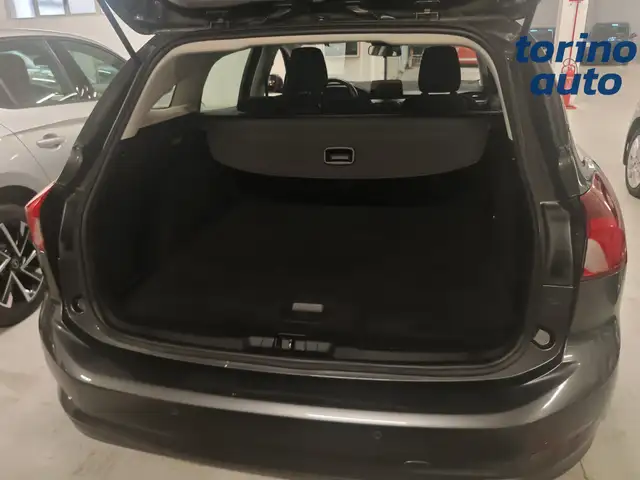 Ford Focus view 23