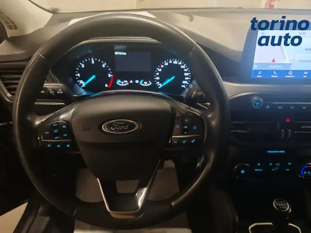 Ford Focus view 12