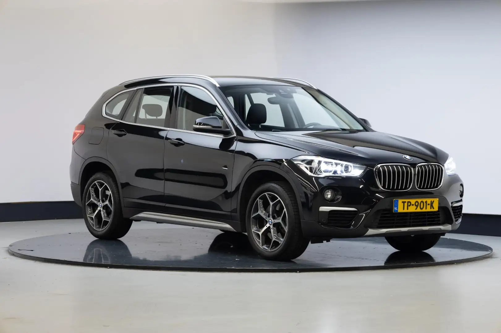 BMW X1 sDrive20i Orange Edition II | Head Up | Leder | X- Zwart - 1
