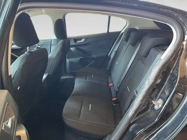 Ford Focus view 8