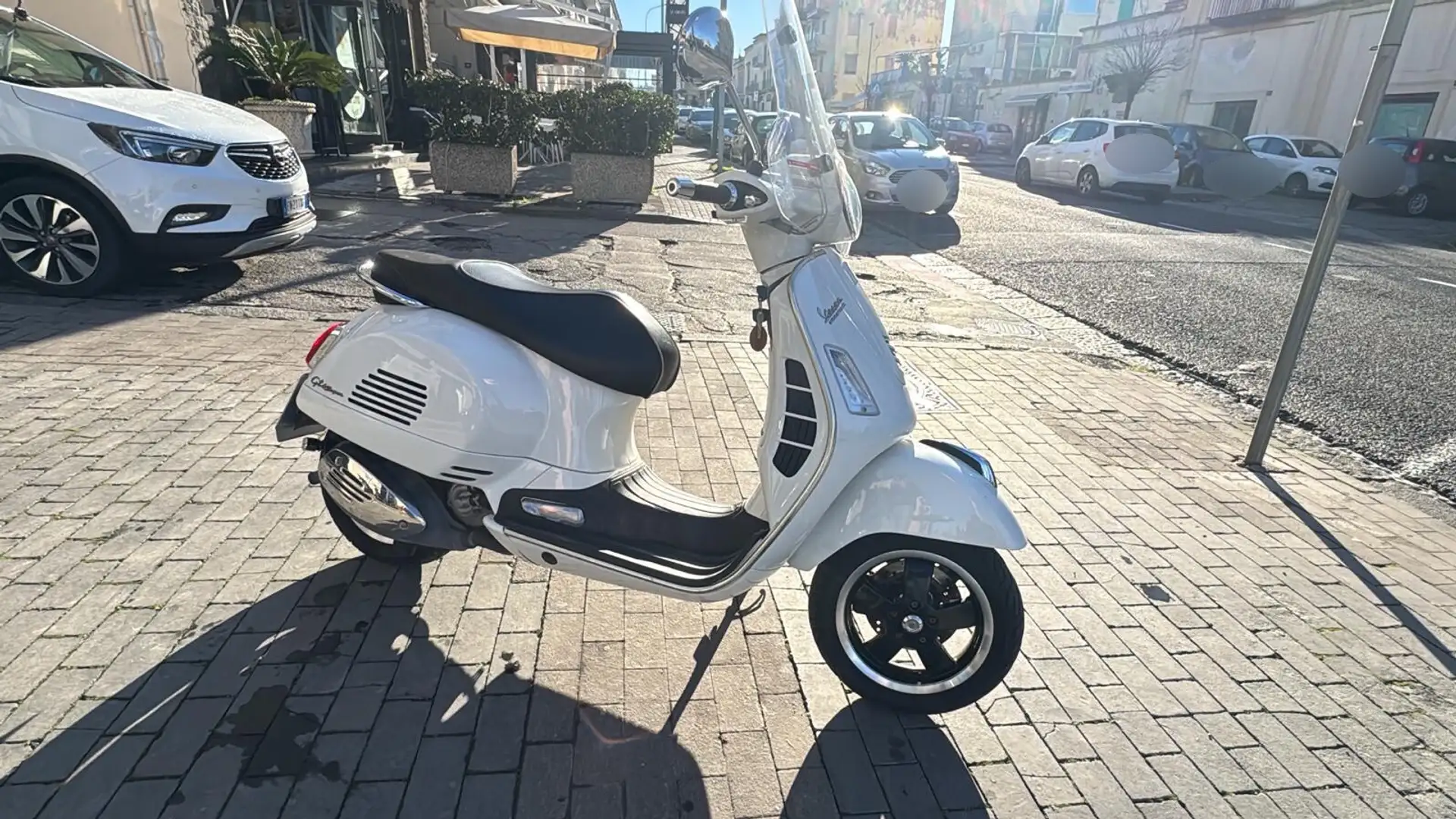 Vespa GTS 300 - 2