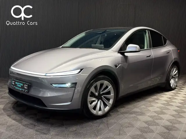 Tesla Model Y Dual Motor AWD / Premium Grande Autonomie / 20" / QuickSilver
