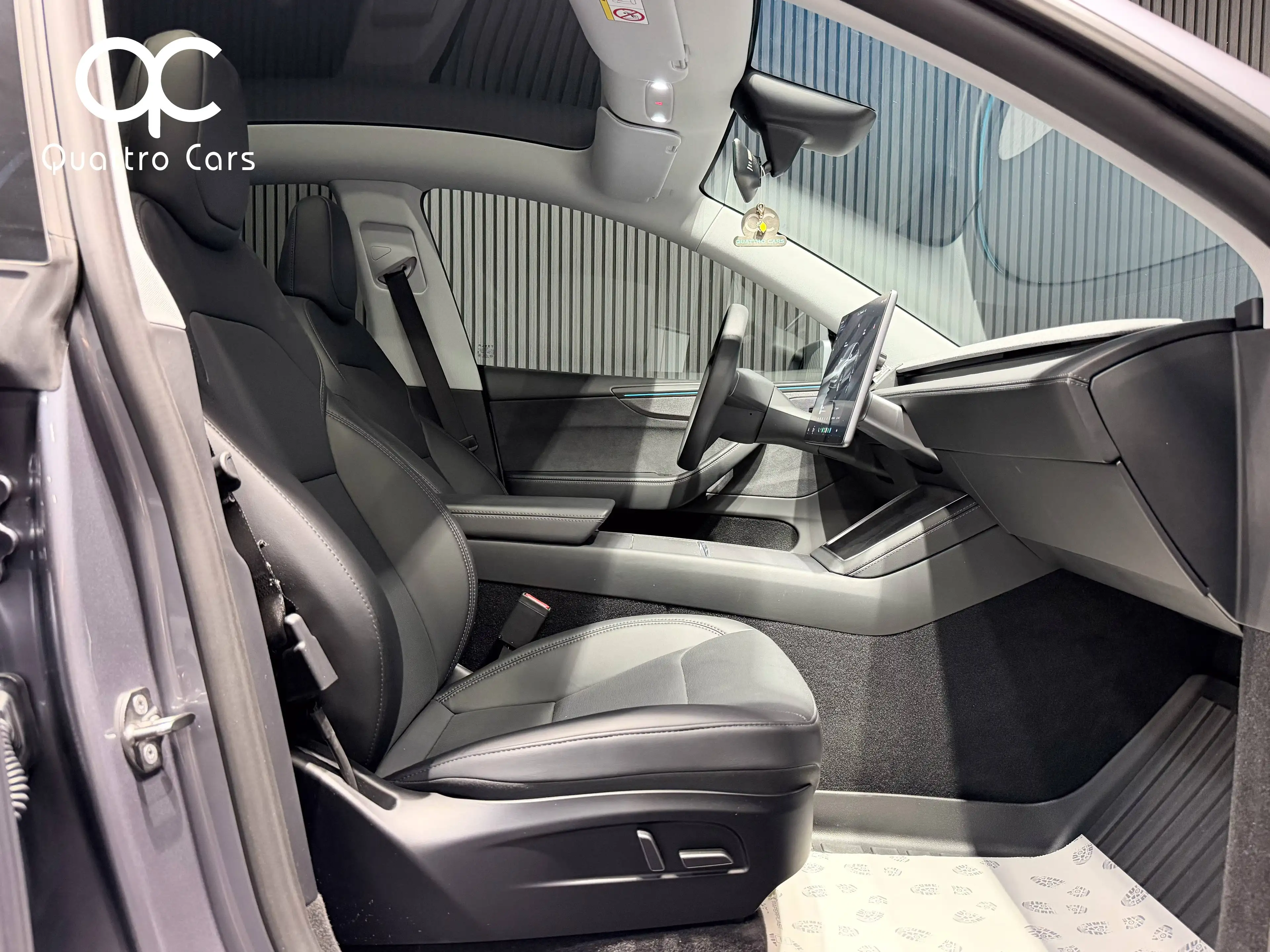 Tesla Model Y Dual Motor AWD / Premium Grande Autonomie / 20" / QuickSilver — photo 12