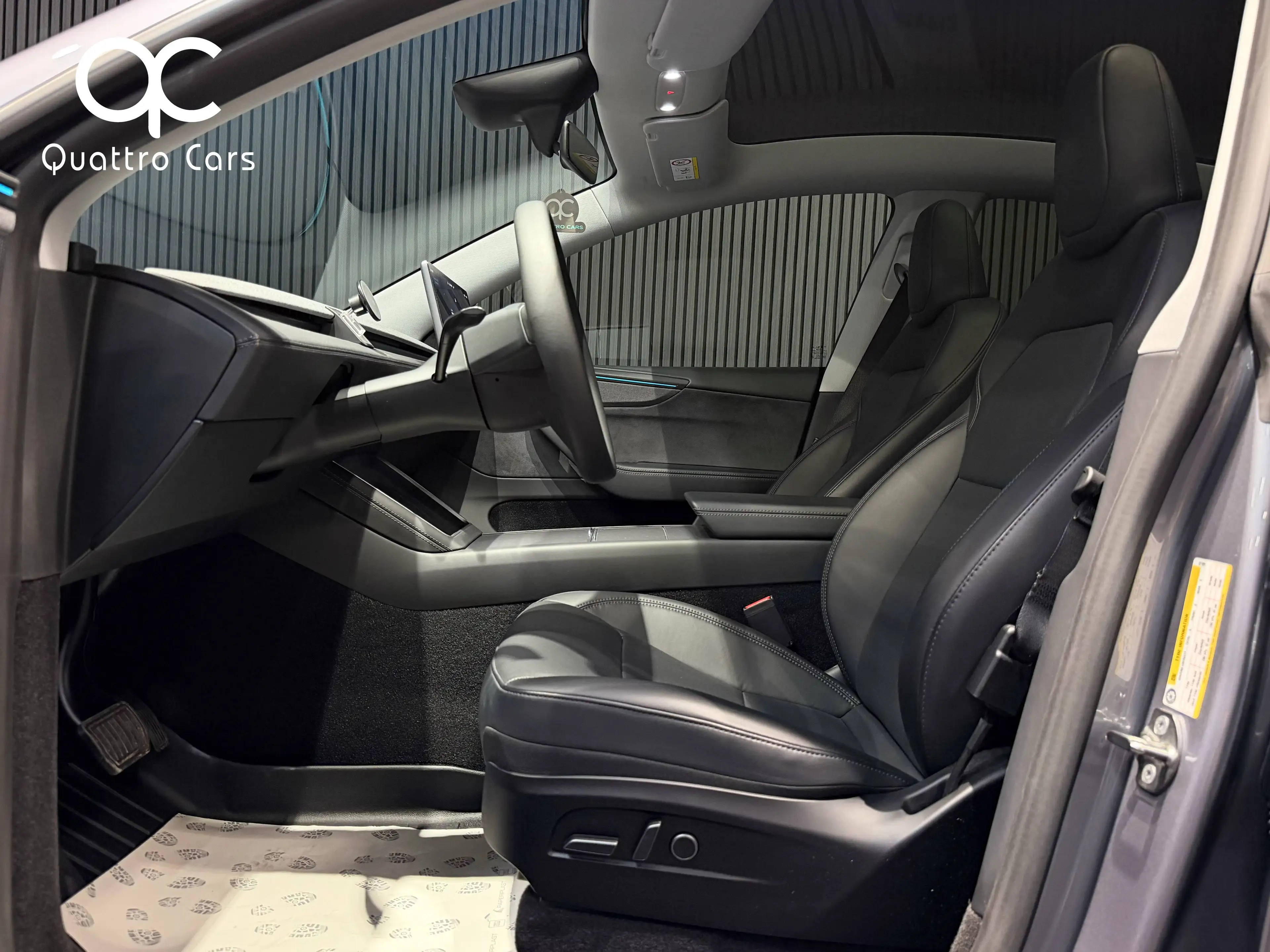 Tesla Model Y Dual Motor AWD / Premium Grande Autonomie / 20" / QuickSilver — photo 10
