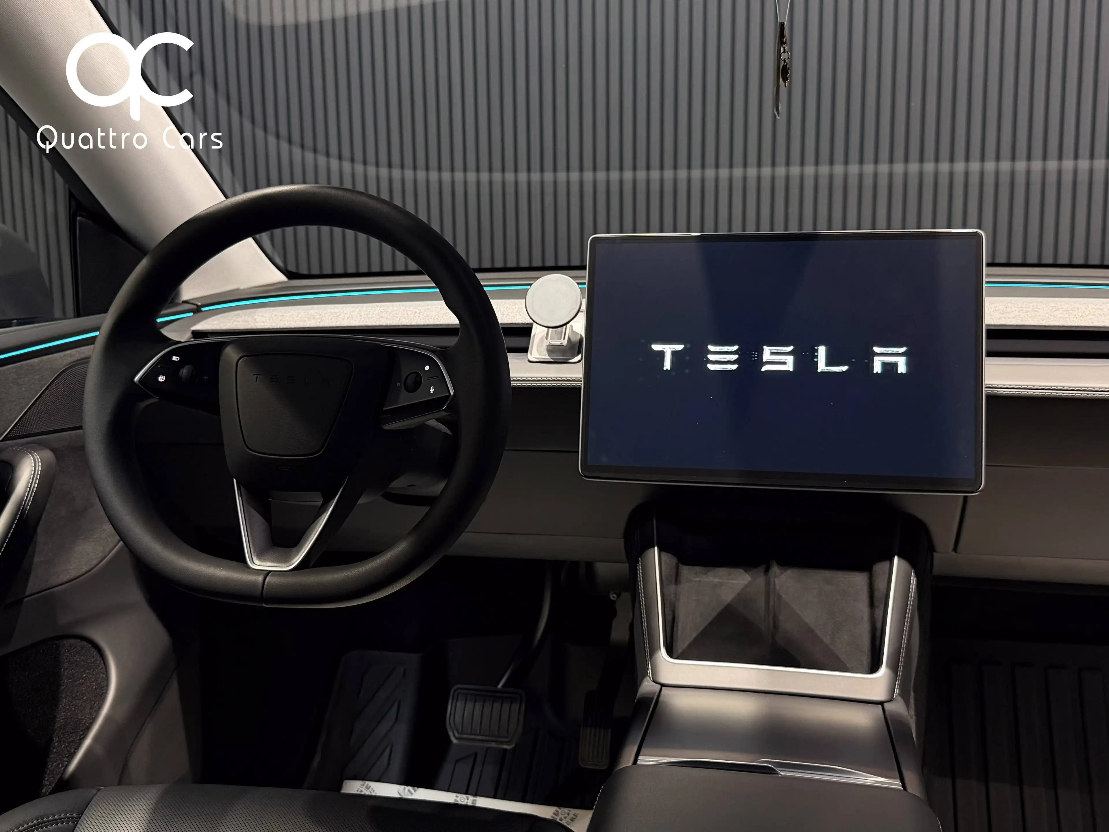Tesla Model Y Dual Motor AWD / Premium Grande Autonomie / 20" / QuickSilver — photo 9