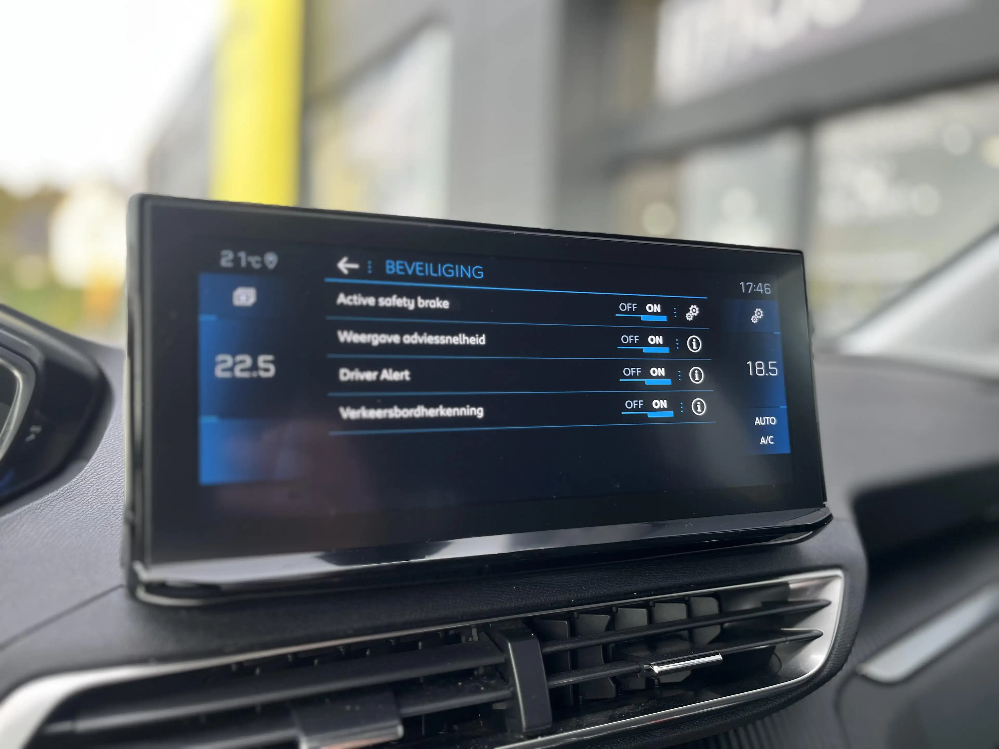 Peugeot 3008 1.2i S&S Allure EAT8 5d 96kW — photo 24