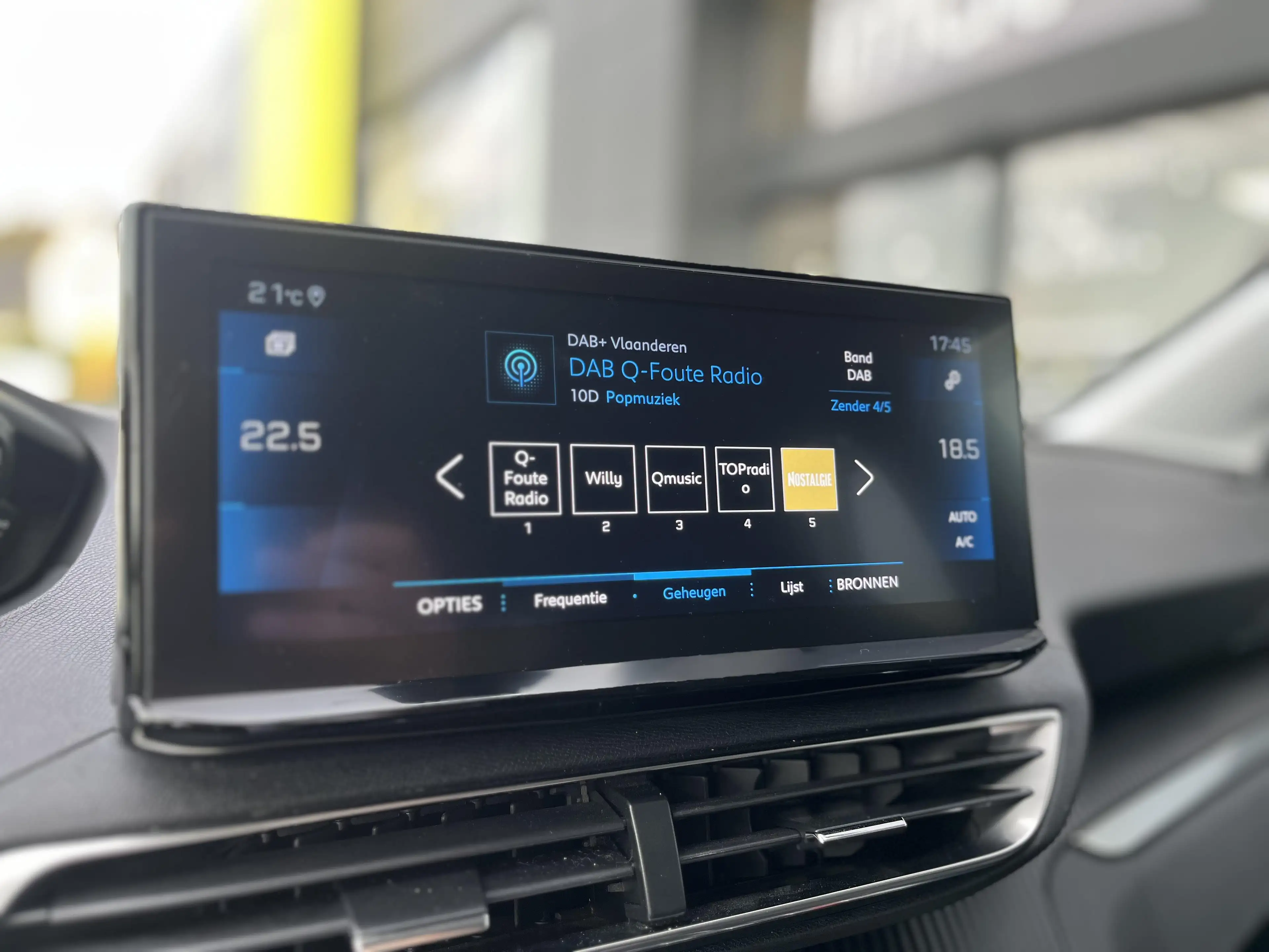 Peugeot 3008 1.2i S&S Allure EAT8 5d 96kW — photo 21