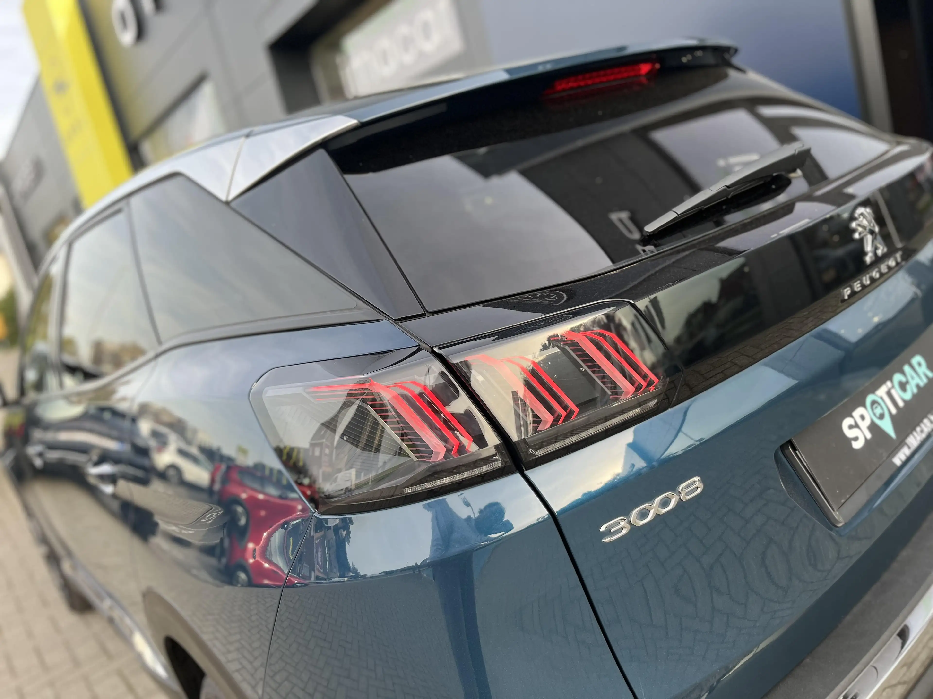 Peugeot 3008 1.2i S&S Allure EAT8 5d 96kW — photo 12