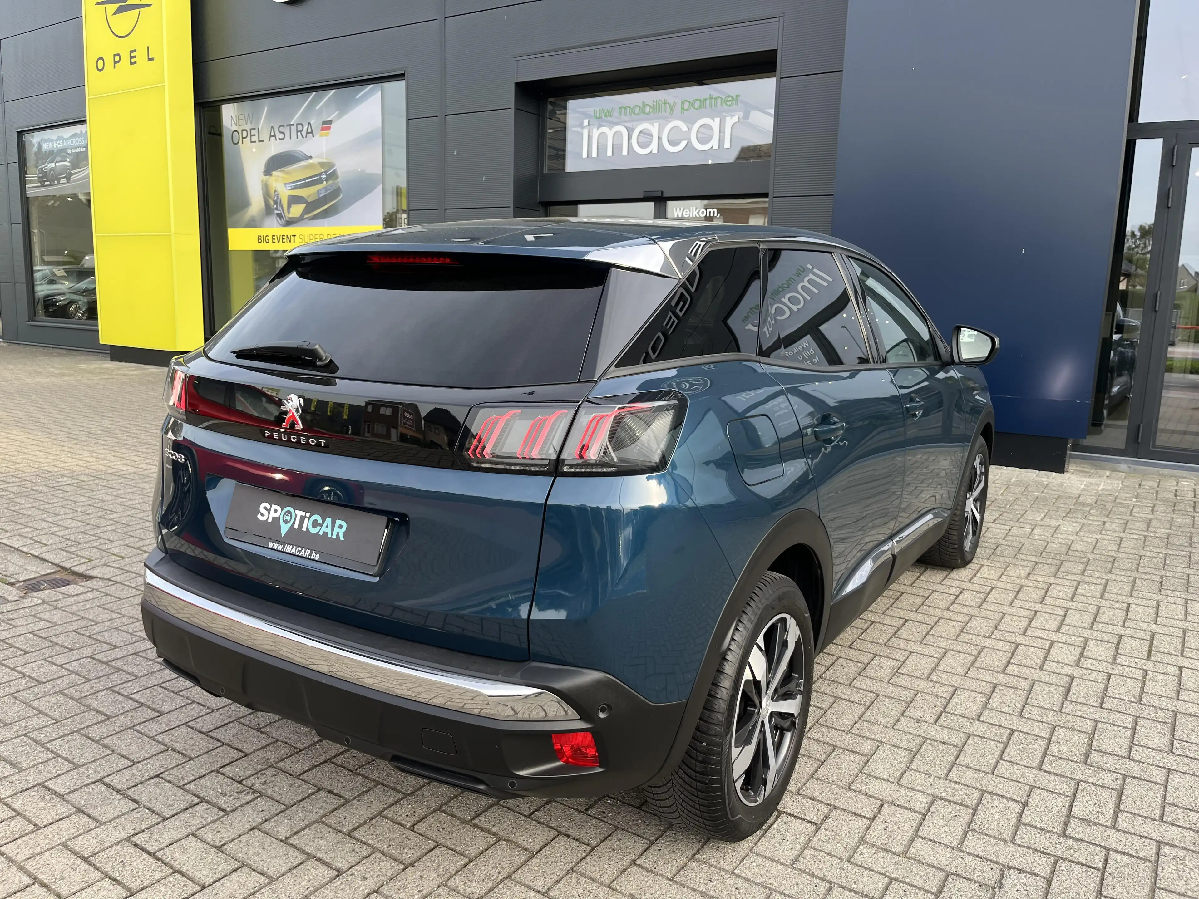 Peugeot 3008 1.2i S&S Allure EAT8 5d 96kW — photo 4