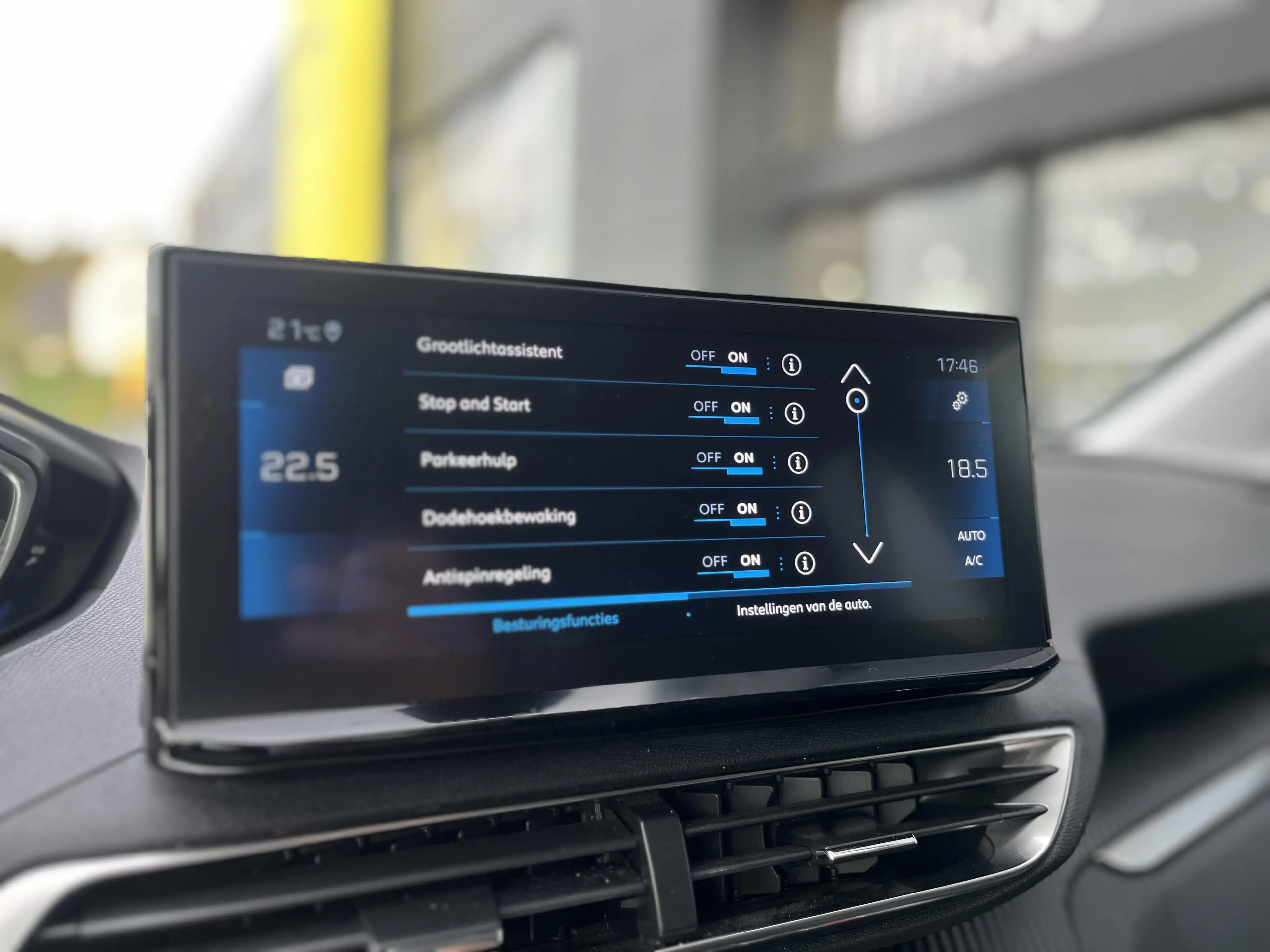 Peugeot 3008 1.2i S&S Allure EAT8 5d 96kW — photo 25
