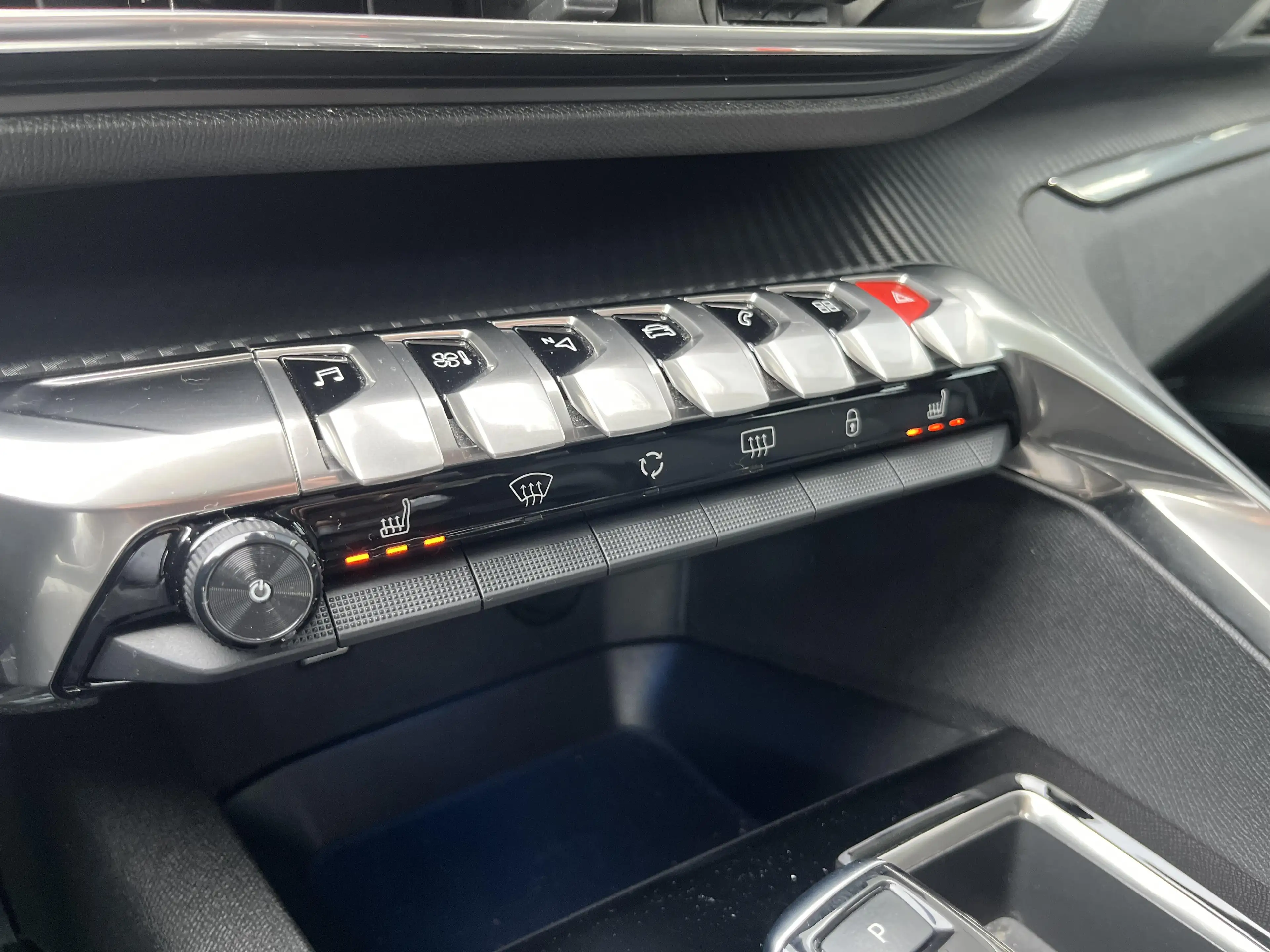 Peugeot 3008 1.2i S&S Allure EAT8 5d 96kW — photo 16